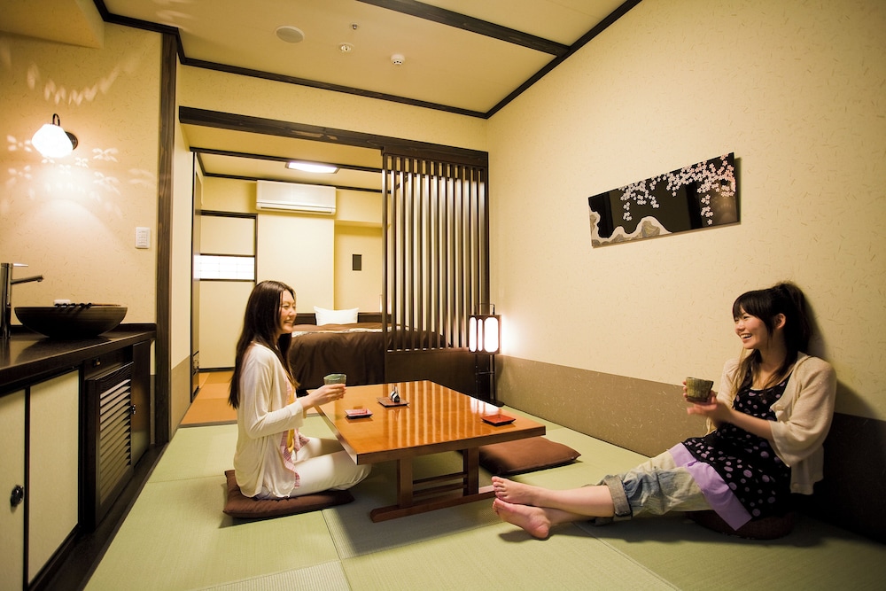 ファミリー ルーム 客室2 | 飛騨 花里の湯 高山桜庵