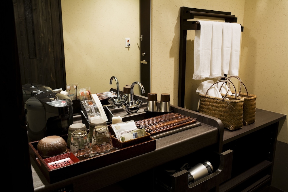 デラックス ダブルルーム 禁煙 客室2 | 飛騨 花里の湯 高山桜庵