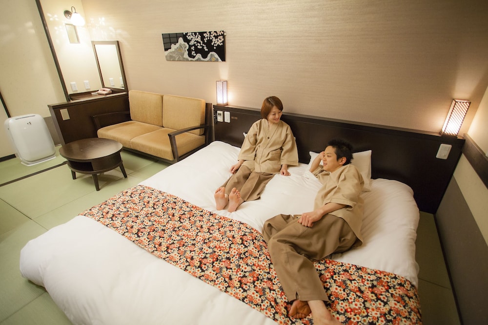 デラックス ダブルルーム 禁煙 | 飛騨 花里の湯 高山桜庵