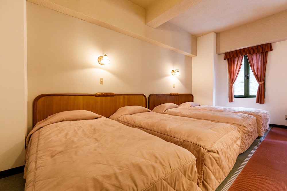 【禁煙】ファミリールーム1-4名様 客室4 | ホテルけやきの樹