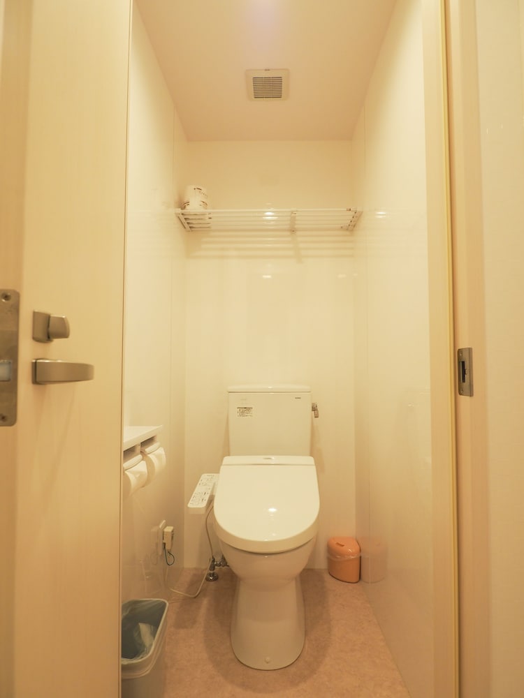 セミダブルルーム バスルーム1 | サクラホテル神保町