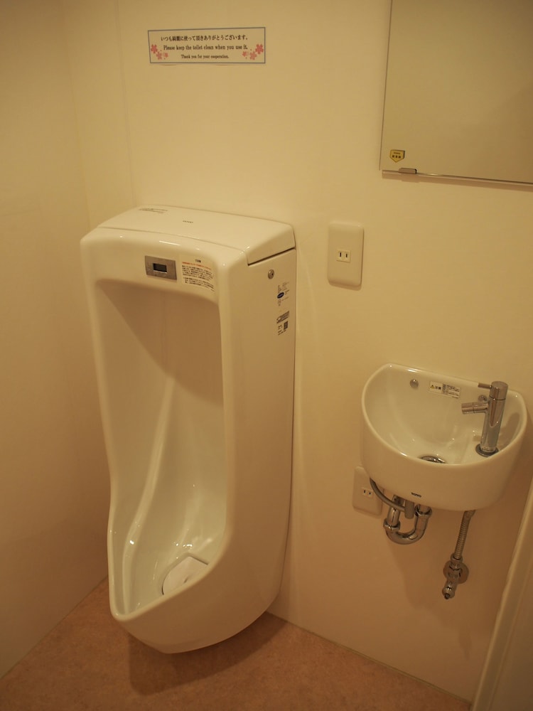 ファミリー ルーム 5 ベッドルーム バスルーム1 | サクラホテル神保町