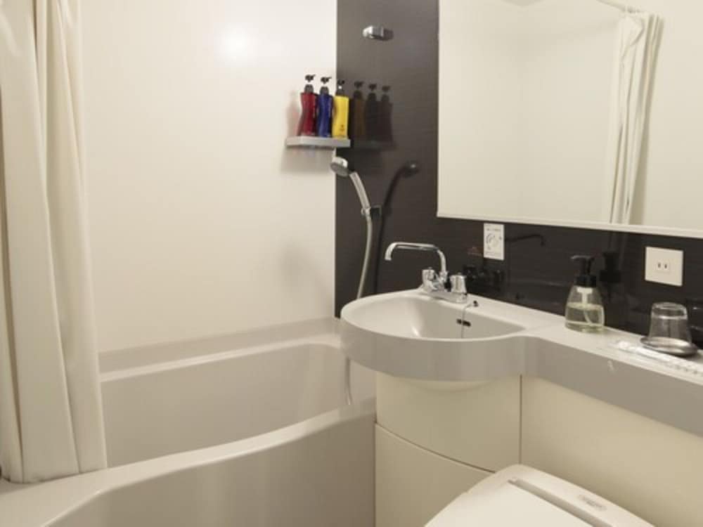 ダブルルーム A 喫煙可 バスルーム0 | カンデオ ホテルズ大津熊本空港