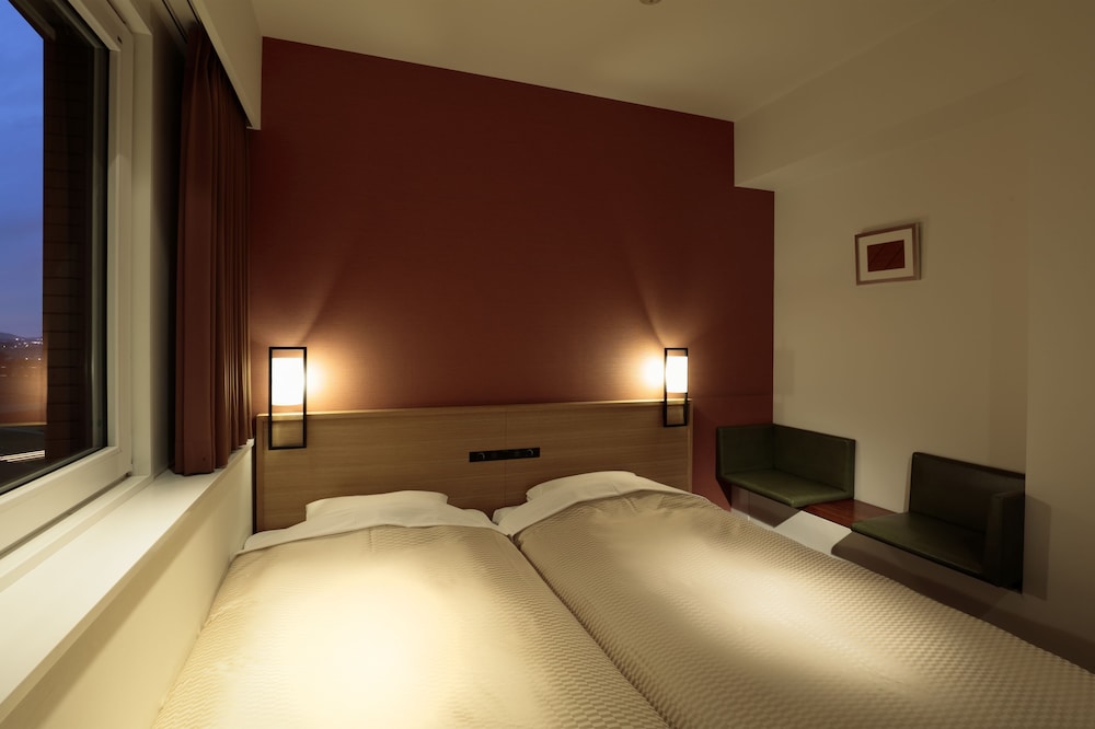 ツインルーム シングルベッド 2 台 禁煙 客室3 | カンデオ ホテルズ大津熊本空港