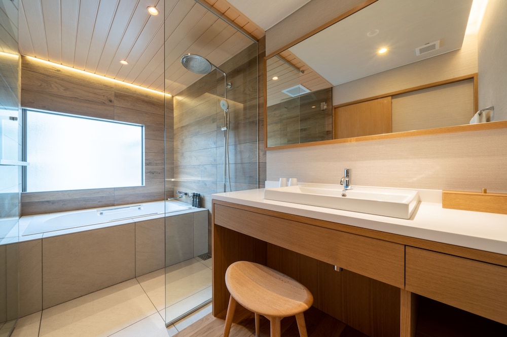 ラグジュアリー ツインルーム バスルーム0 | NISHIYAMA RYOKAN - 1953年創業