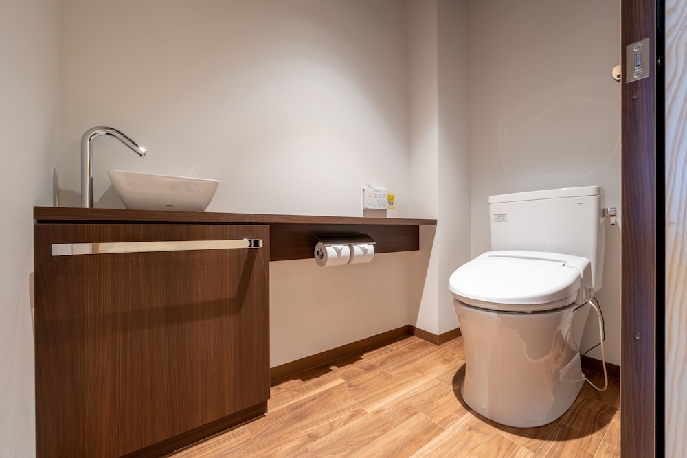 スーペリア ルーム バスルーム2 | NISHIYAMA RYOKAN - 1953年創業