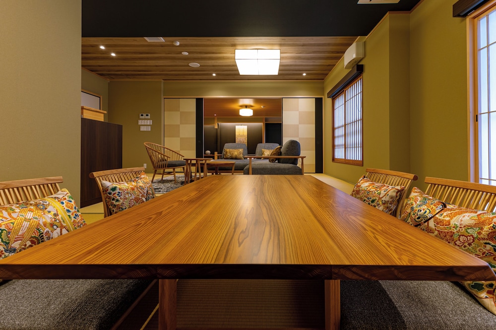 和風スイート 客室5 | NISHIYAMA RYOKAN - 1953年創業