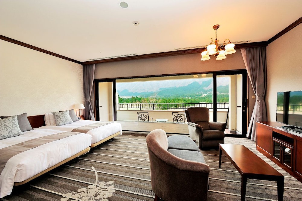 プレミア ルーム 禁煙 素泊まりプラン 客室1 | 箱根仙石原プリンスホテル