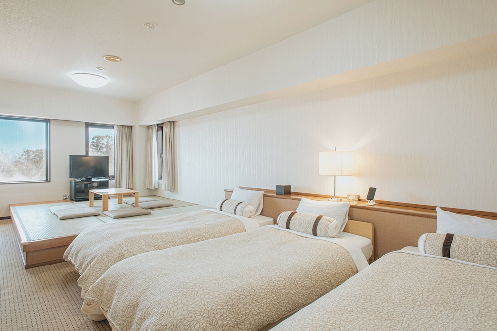 和洋室 ベッド3台+布団2枚 (禁煙) | 金沢国際ホテル