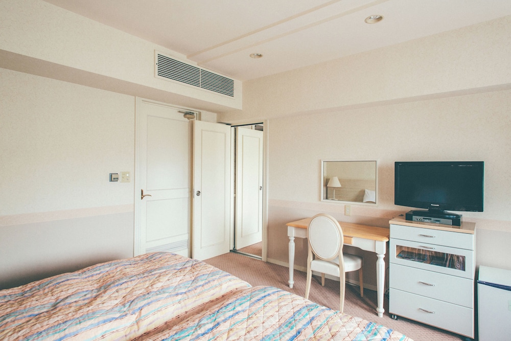 コネクティングルーム 5名以上の場合エクストラベッド付 (禁煙) 客室1 | 金沢国際ホテル