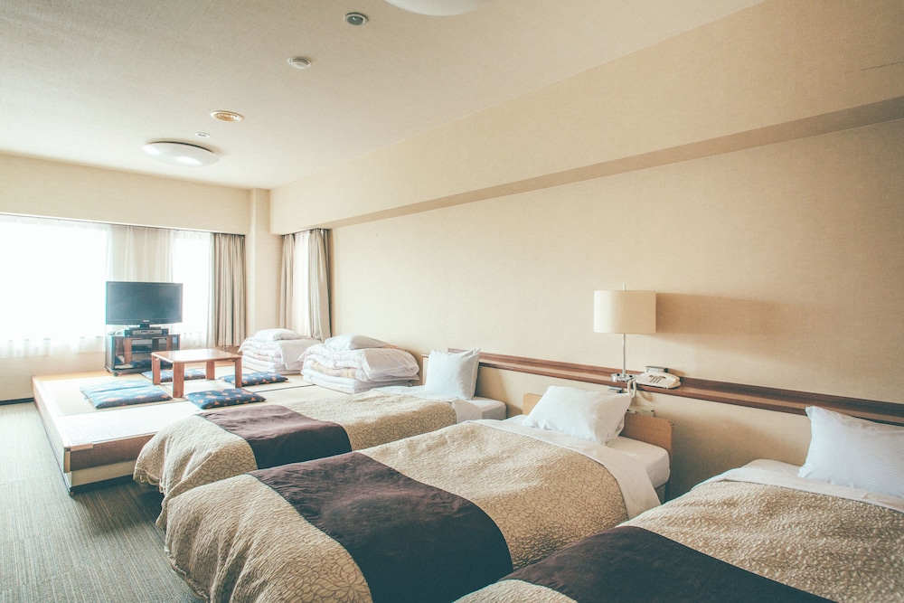 和洋室 ベッド3台+布団2枚 (禁煙) | 金沢国際ホテル