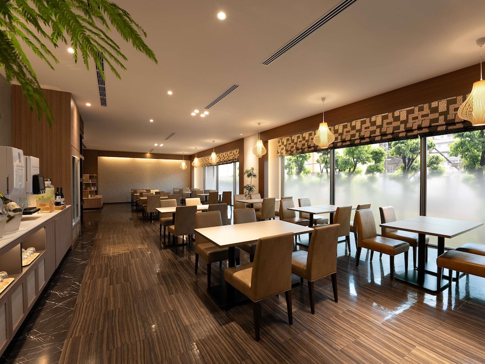 スーペリア ルーム シングルベッド 2 台 (1 Single Extra Bed. City Side) | グランドメルキュール奈良橿原