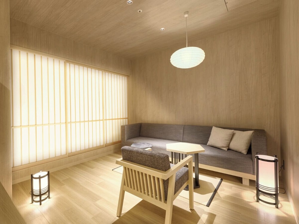 ラグジュアリーフロア ONEスイート02 (2ダブルベッド) 2～4名 禁煙 客室3 | ワン・ステーションホテル熊本