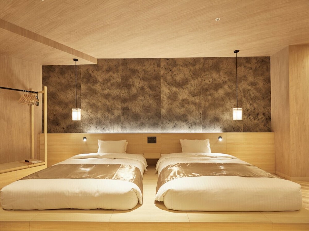 ラグジュアリーフロア ONEスイート02 (2ダブルベッド) 2~4名 禁煙 客室1 | ワン・ステーションホテル熊本