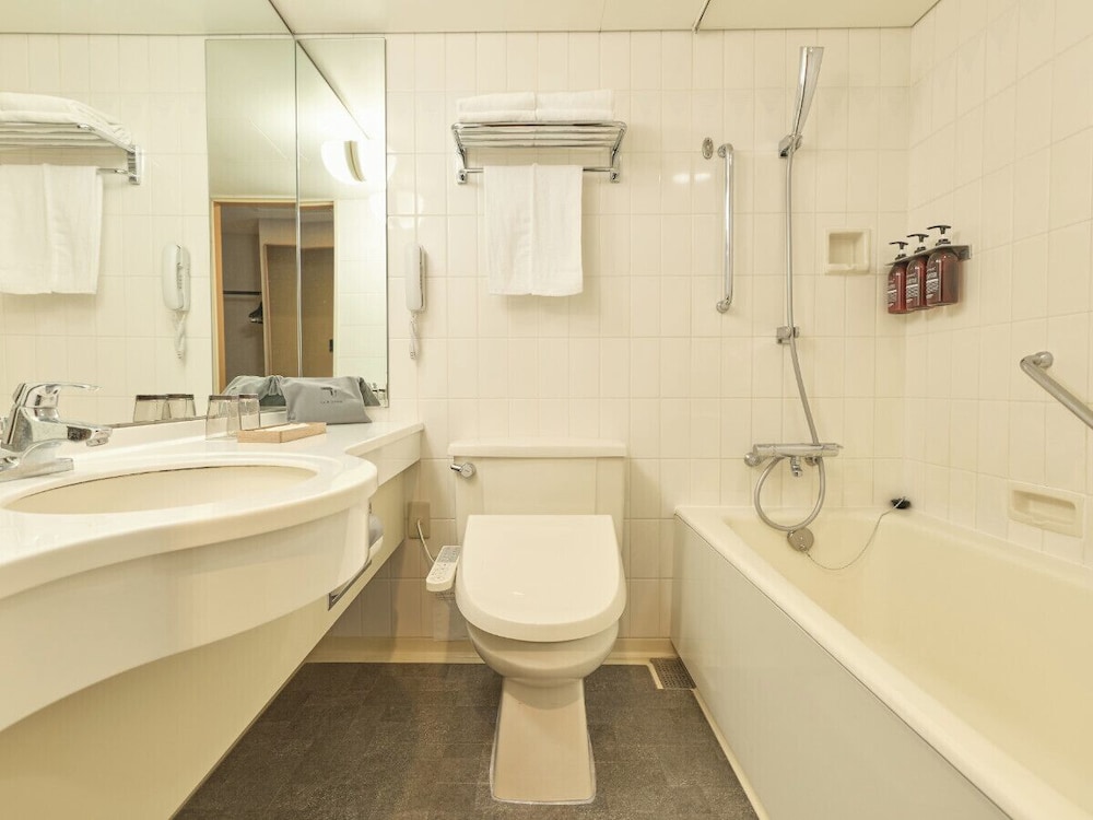 デラックスツイン (2ダブルベッド) 2～5名 禁煙 バスルーム1 | ワン・ステーションホテル熊本