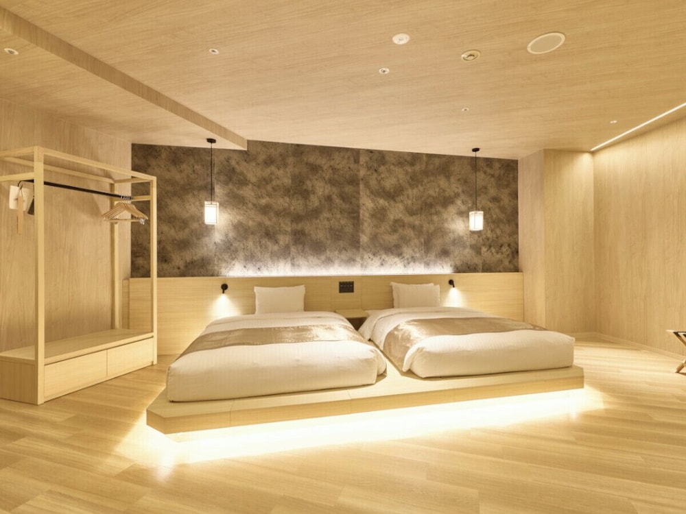 ラグジュアリーフロア ONEスイート02 (2ダブルベッド) 2～4名 禁煙 客室2 | ワン・ステーションホテル熊本