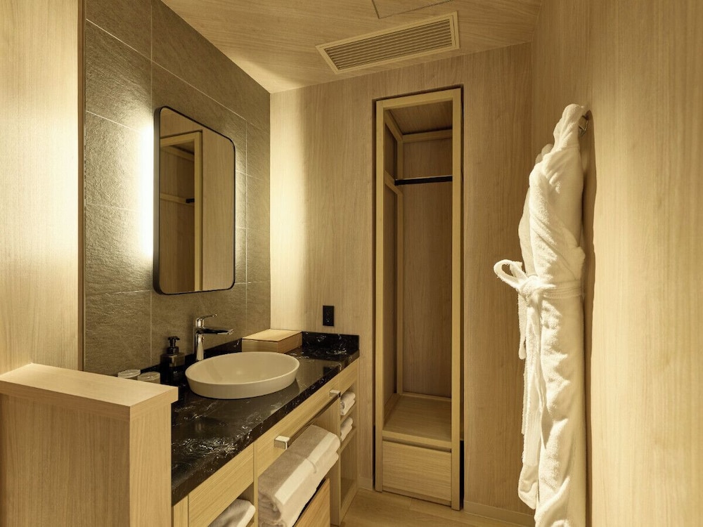 ラグジュアリーフロア キングダブル (1～2名) 禁煙 バスルーム0 | ワン・ステーションホテル熊本