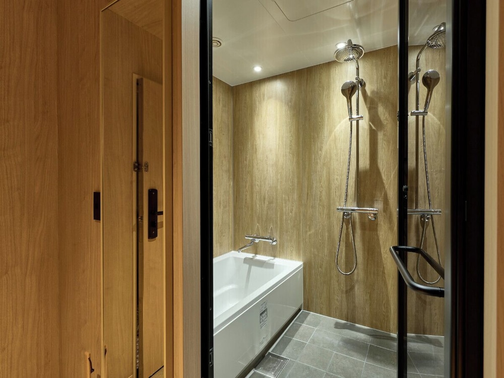 ラグジュアリーフロア キングダブル (1～2名) 禁煙 バスルーム1 | ワン・ステーションホテル熊本