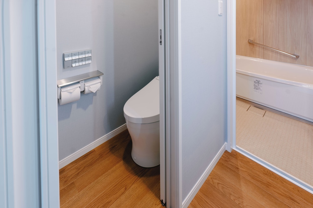 デラックス ツインルーム 禁煙 (200cm x 120cm x 2) 夕食18時スタート 客室1 | ホテルボストンプラザ草津