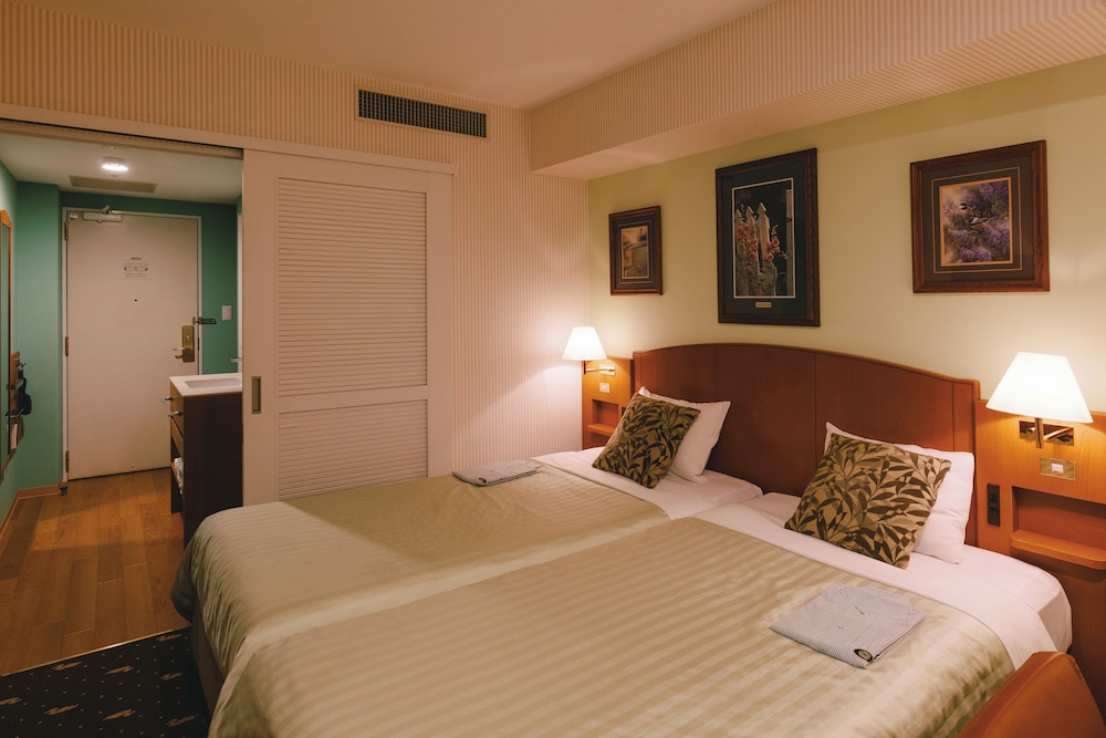 スタンダード ツインルーム 禁煙 (200cm x 105cm x 2) 夕食18時スタート 客室1 | ホテルボストンプラザ草津