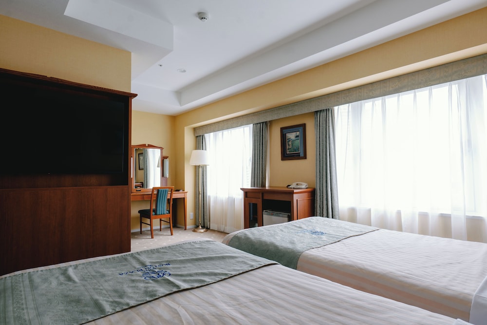 デラックス ツインルーム 禁煙 (200cm x 120cm x 2) 夕食18時スタート 客室5 | ホテルボストンプラザ草津