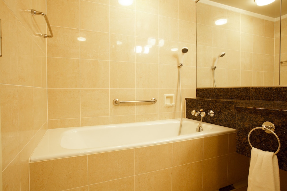 デラックスハリウッドツインルーム 禁煙 バスルーム0 | ひだホテルプラザ