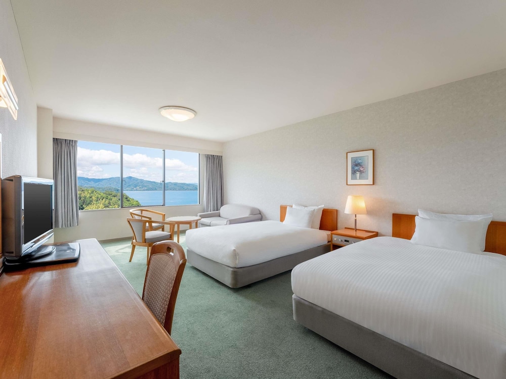 クラシック ルーム ベッド (複数台) シービュー | メルキュール京都宮津リゾート & スパ