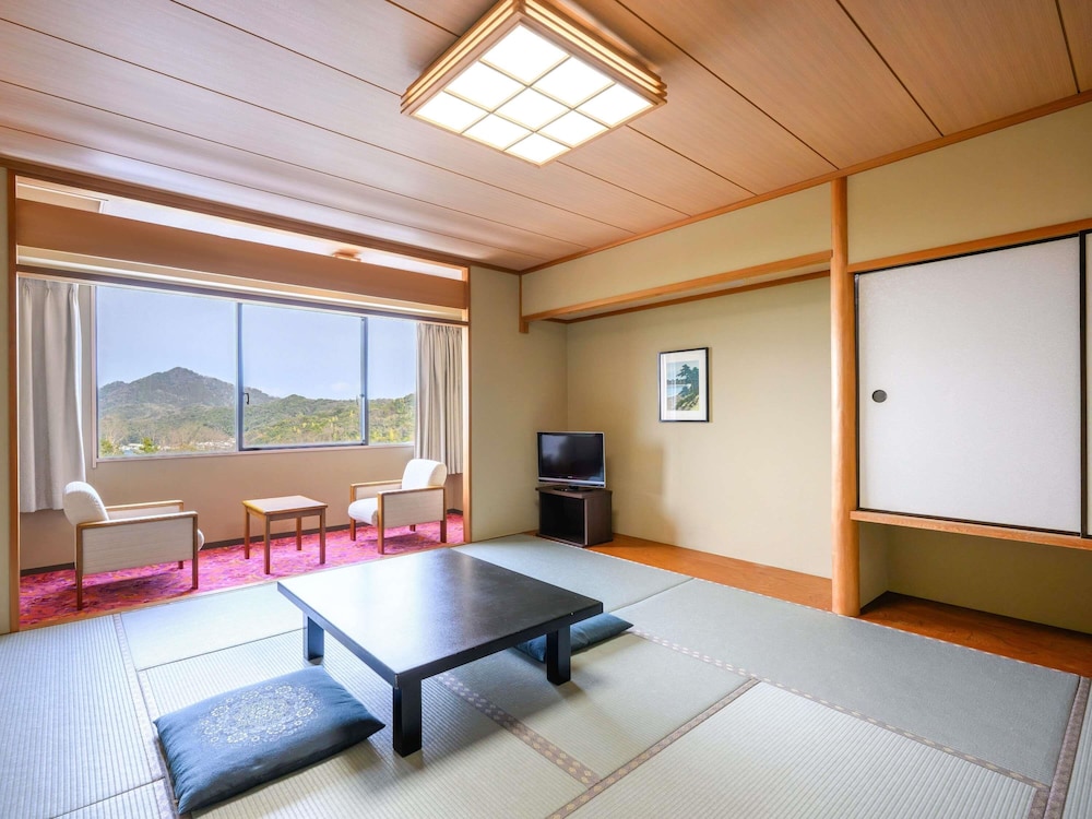 クラシック ルーム シングルベッド 3 台 シービュー (Japanese Style) | メルキュール京都宮津リゾート & スパ
