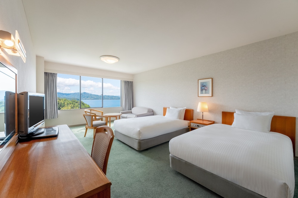 クラシック ルーム ベッド (複数台) シービュー 客室2 | メルキュール京都宮津リゾート & スパ