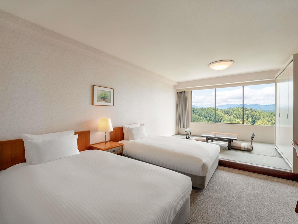 クラシック ルーム ベッド (複数台) シービュー (Japanese Western Style) | メルキュール京都宮津リゾート & スパ