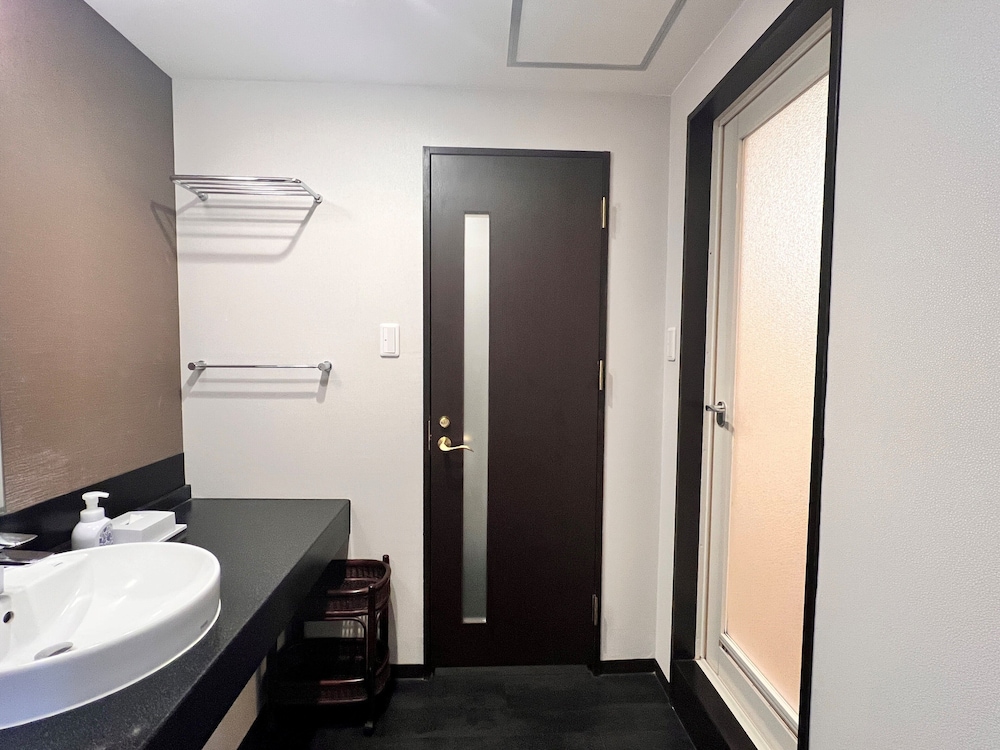 スタンダード スイート シングルベッド 2 台 マウンテンビュー バスルーム0 | グランドメルキュール別府湾リゾート & スパ