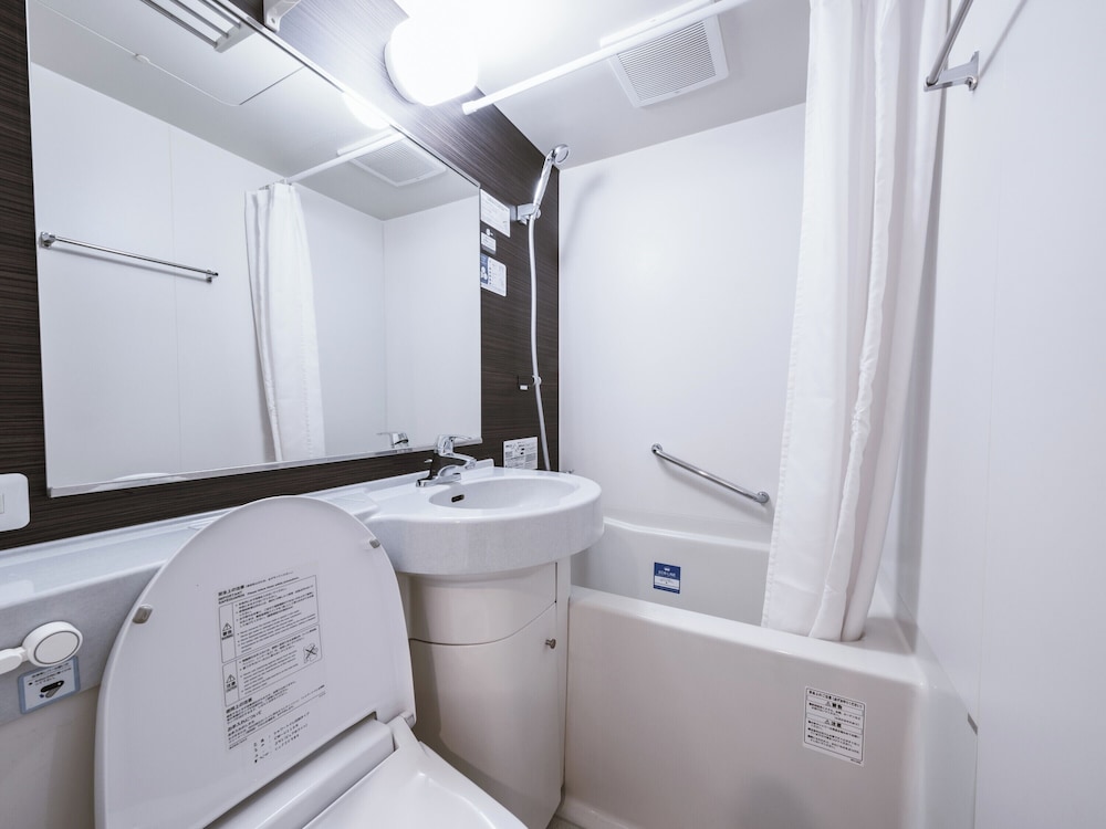 セミダブルルーム 120 cm ベッド 11 ㎡ (禁煙) バスルーム0 | アパホテル〈京成成田駅前〉