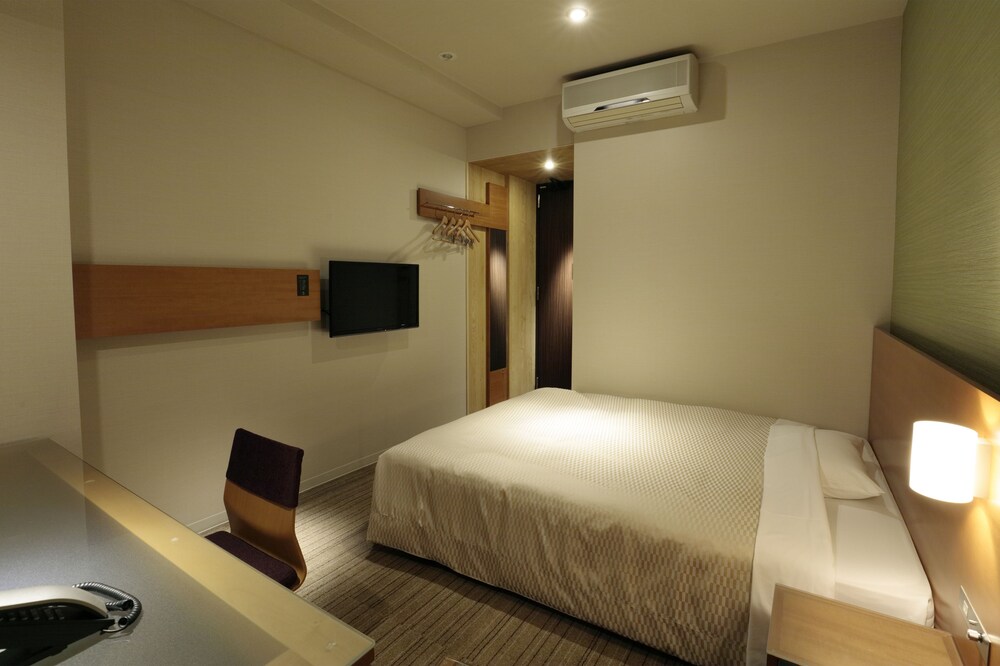 ルーム クイーンベッド 1 台 喫煙可 客室2 | カンデオ ホテルズ 茅野