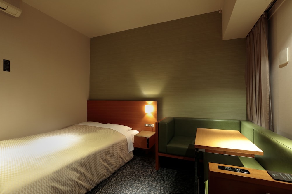リラックス ソファ ルーム（禁煙） 客室3 | カンデオホテルズ福山