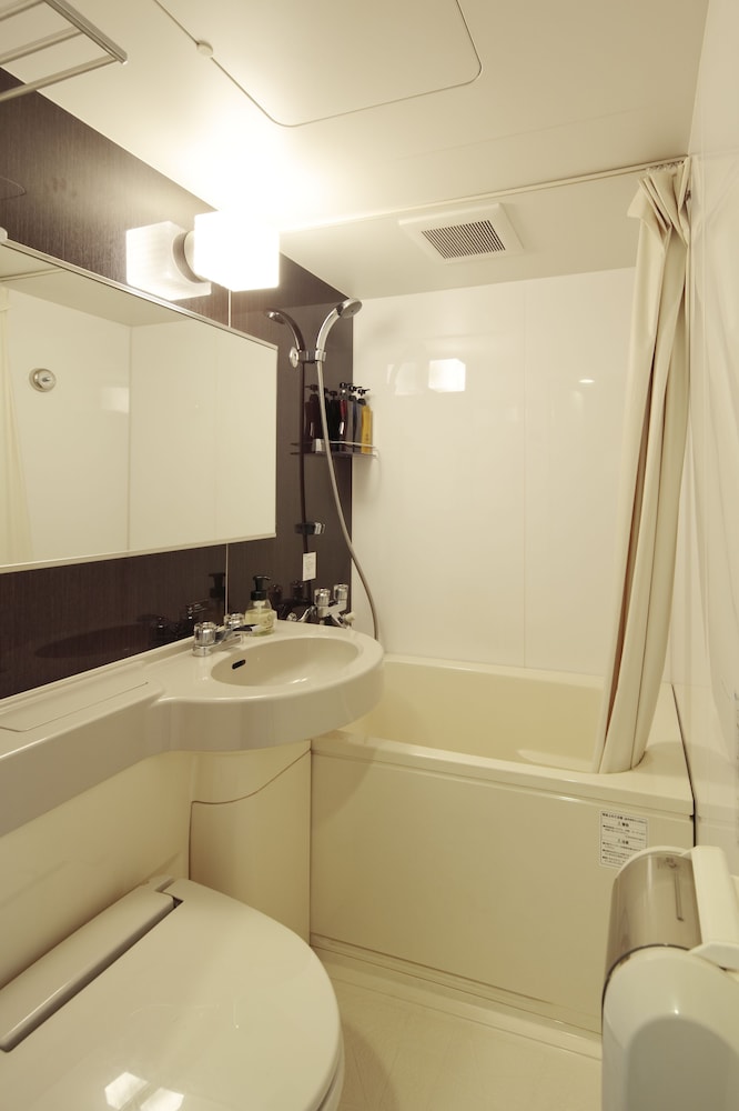 スタンダード ダブルルーム 禁煙 バスルーム0 | カンデオホテルズ福山