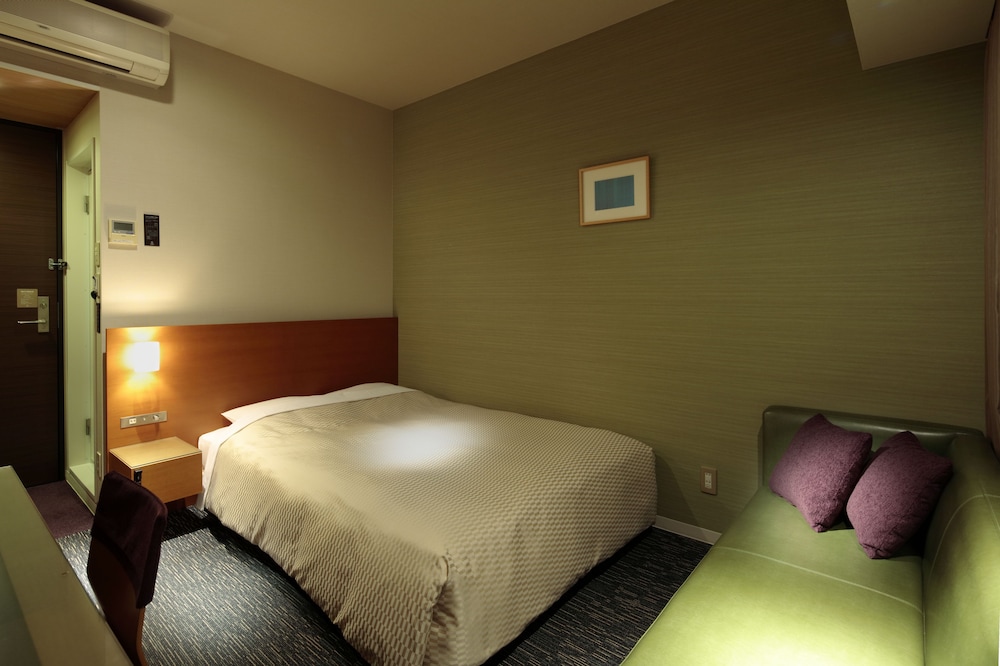 リラックス ソファ ルーム（禁煙） 客室4 | カンデオホテルズ福山