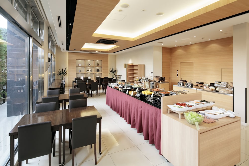 朝食スペース1 | カンデオ ホテルズ 菊陽熊本空港