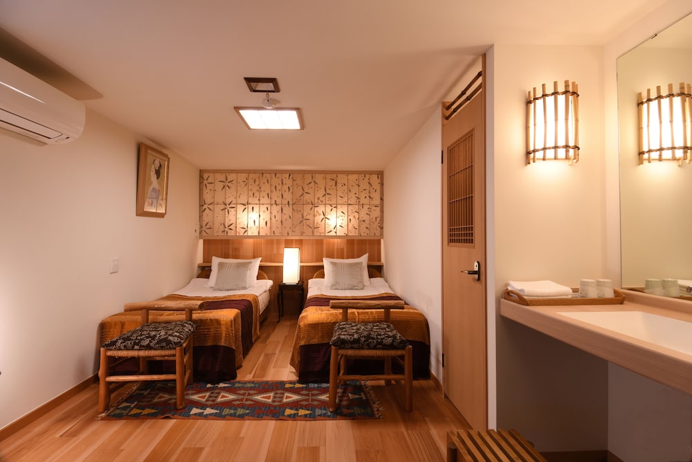 ファミリールーム 布団　専用バスルーム (12 Tatami Mats ＋ Twin Bed Room) 客室3 | 晴鴨楼