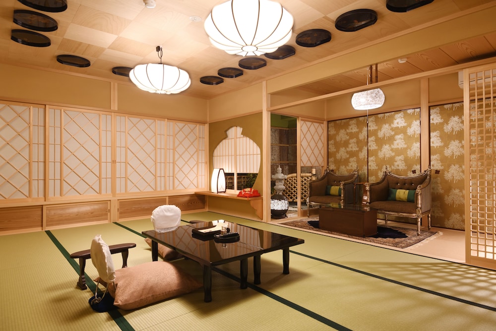 ファミリールーム 布団　専用バスルーム (12 Tatami Mats ＋ Twin Bed Room) 客室1 | 晴鴨楼