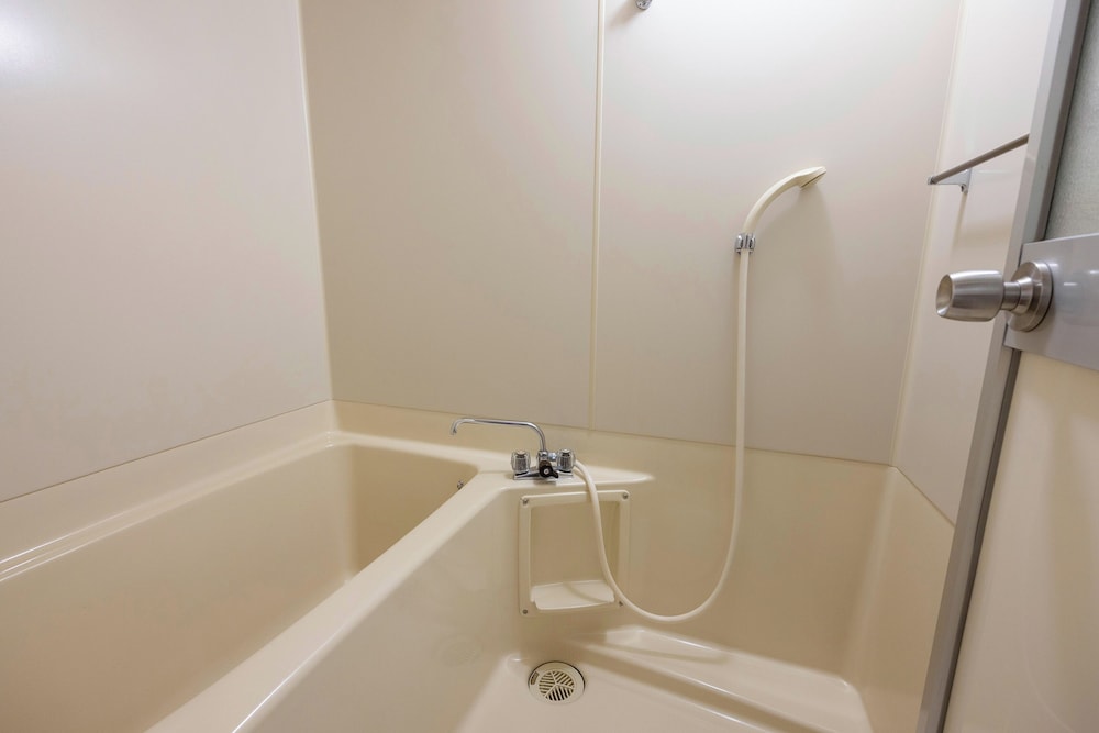 (禁煙) 和室 10畳 バスルーム1 | 旅館 くら本