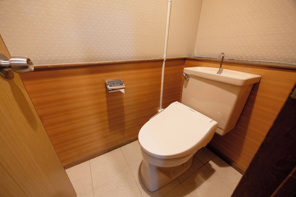 (禁煙) 和室 10畳 バスルーム0 | 旅館 くら本