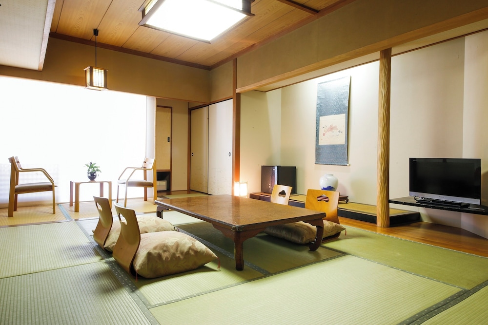 トラディショナル ルーム ベッド (複数台) (10 Tatami Mats) | 旅館 くら本