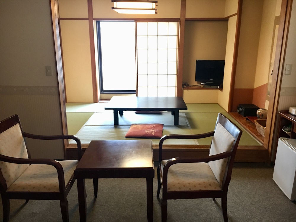和洋室7階(6階までエレベーターでお上がりいただき、6階からは階段となります) 客室8 | 上野ターミナルホテル
