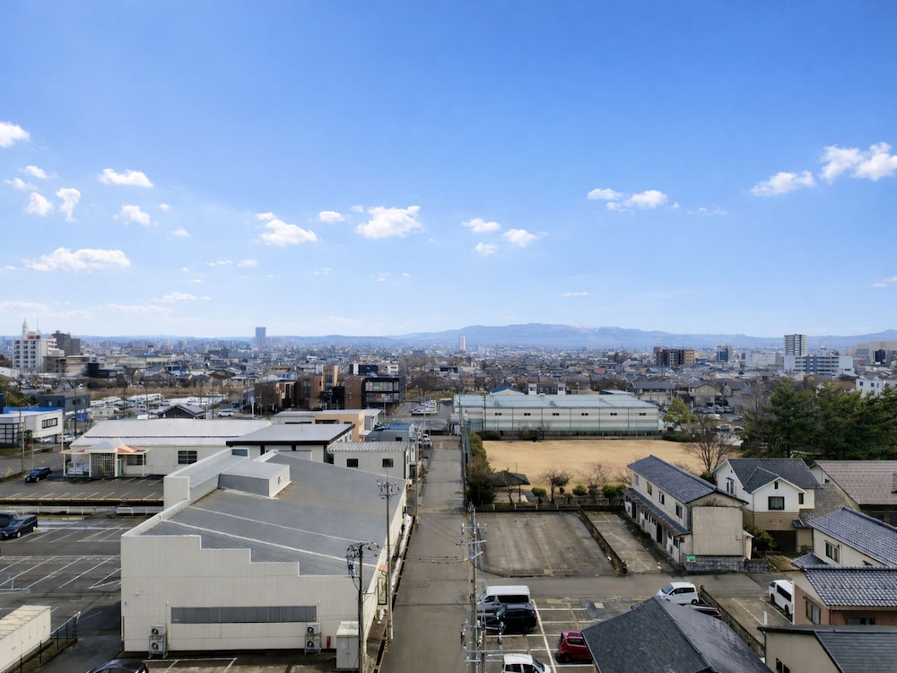 セミダブルルーム 120 cm ベッド 12 ㎡ (喫煙) バルコニーからの眺望0 | アパホテル〈金沢西〉