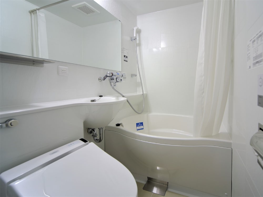 セミダブルルーム 喫煙可 バスルーム1 | アパホテル〈熊本桜町バスターミナル南〉