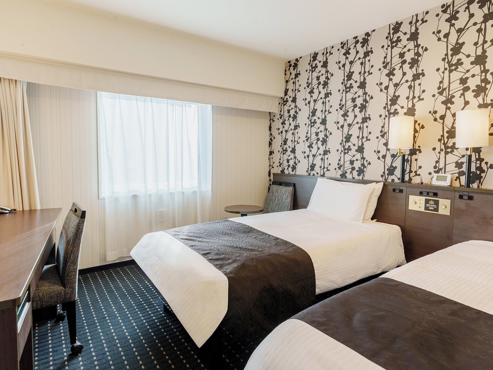 ツインルーム シングルベッド 2 台 喫煙可 | アパホテル〈那覇松山〉