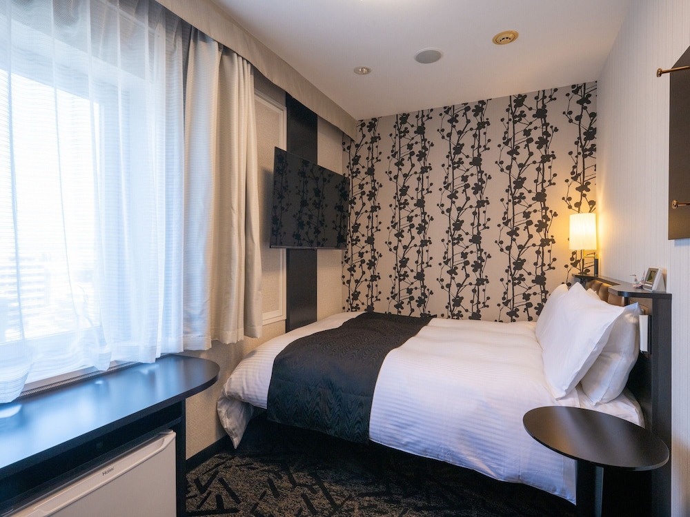 ダブルルーム（禁煙/11㎡/140㎝×210㎝ベッド1台） | アパホテル〈名古屋丸の内駅前〉