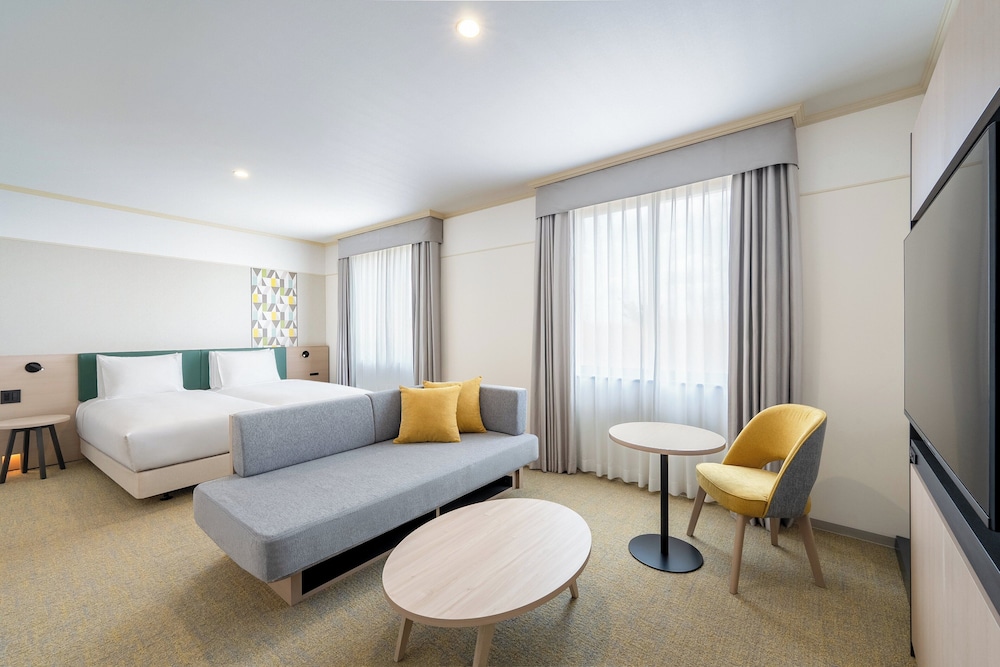 プレミアム ルーム シングルベッド 2 台 (Living Area Sofa Bed) | ANAホリデイ・イン神戸三田by IHG