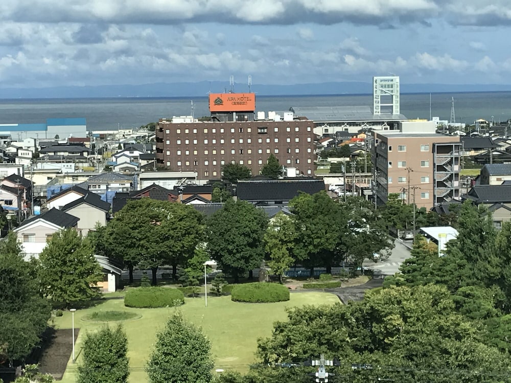セミダブルルーム 禁煙 部屋からの景観0 | アパホテル〈魚津駅前〉