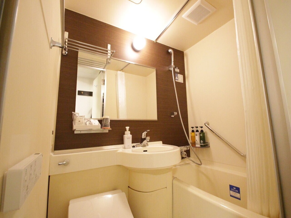 エコノミー ダブルルーム 喫煙可 バスルーム3 | アパホテル 小松